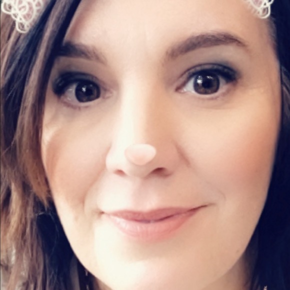 Meet your Posher, Renee - Picture 2 of 2